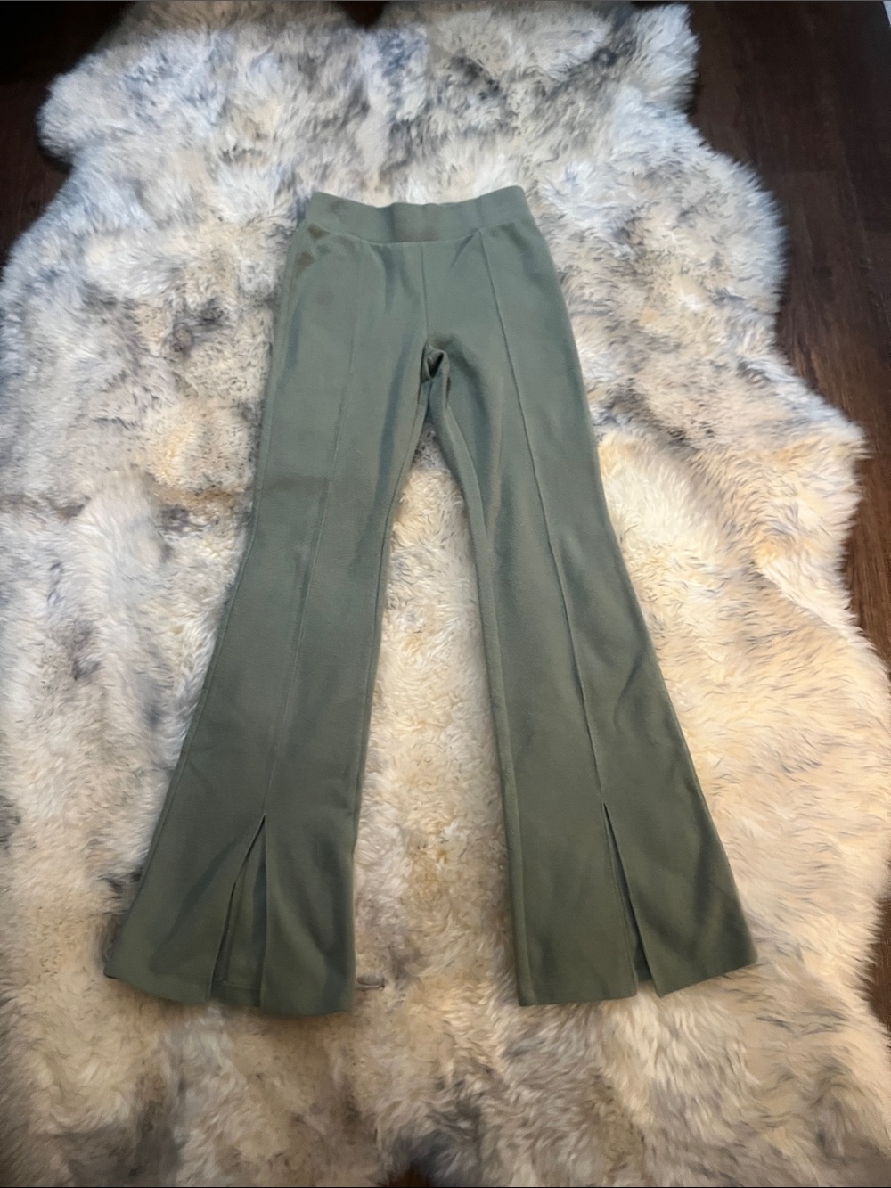Forever 21 green Sweater-Knit Flare Pants size S